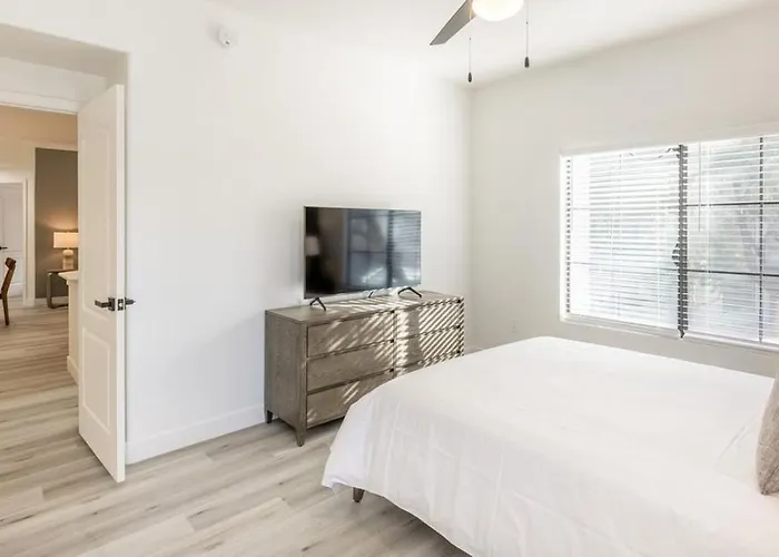 Landing - Modern With Amazing Amenities * Chandler