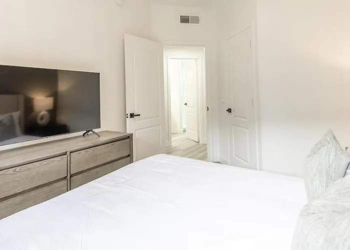 Landing - Modern With Amazing Amenities Apartment