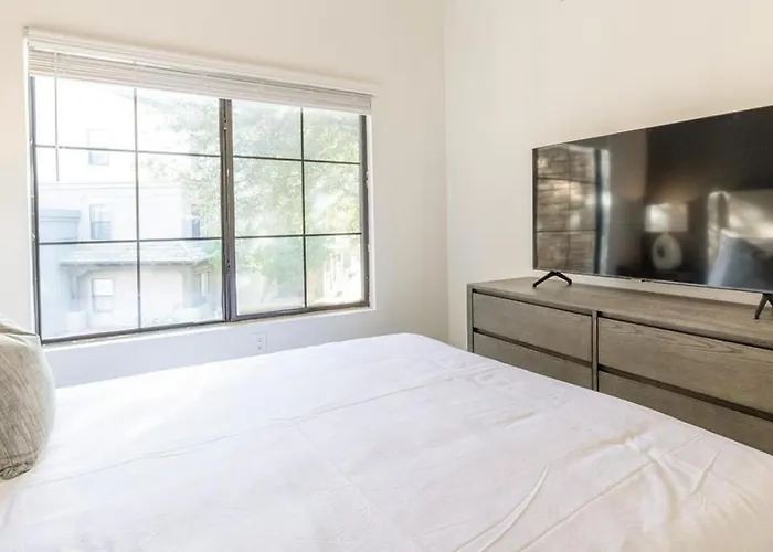 Landing - Modern With Amazing Amenities *